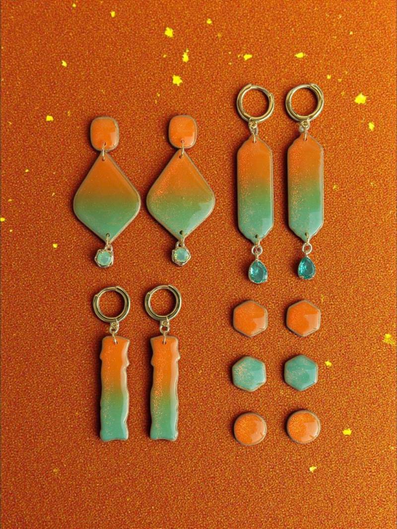 Orange Glitzernde Showgirl Ohrringe Aus Polymer-Clay Leichte Hängeohrringe Mit Teal/Mint Verlauf Und Glitter - Perfekt Für Den 3. Oktober Orange Glitzernde Showgirl Ohrringe Aus Polymer-Clay Leichte Hängeohrringe Mit Teal/Mint Verlauf Und Glitter - Perfekt Für Den 3. Oktober von RedmountainEarrings