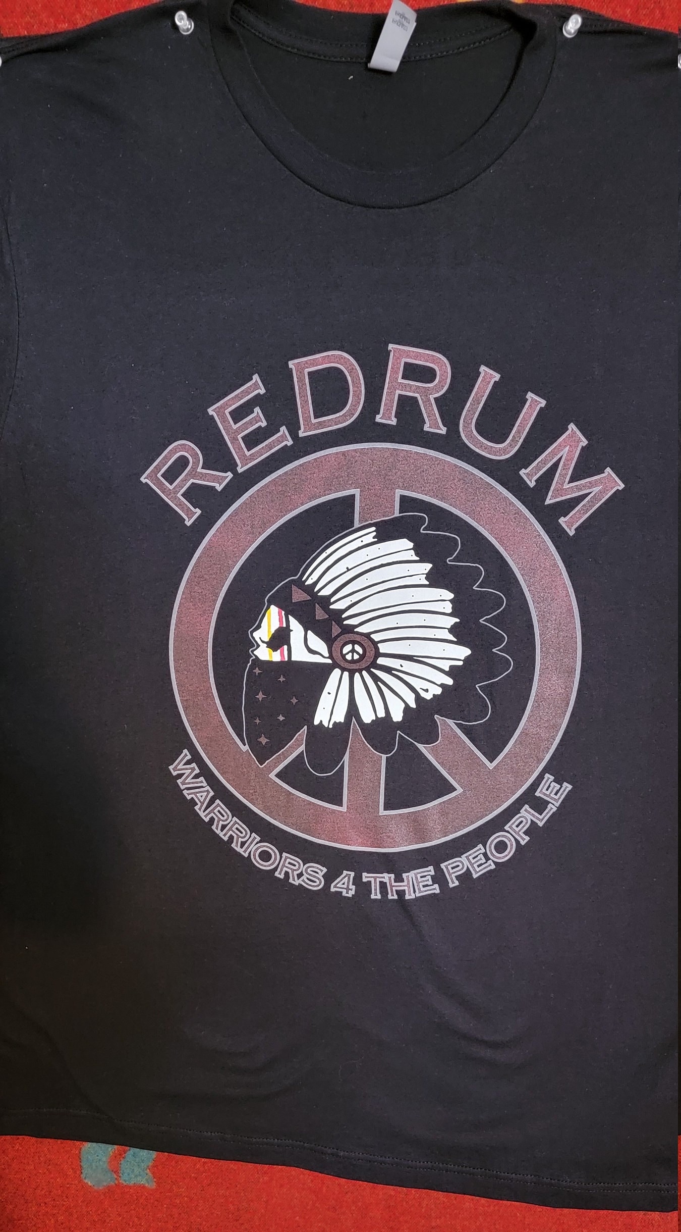 Schwarzes Redrum Warriors 4 The People Peace Shirt Schwarzes Redrum Warriors 4 The People Peace Shirt von Redrumgear