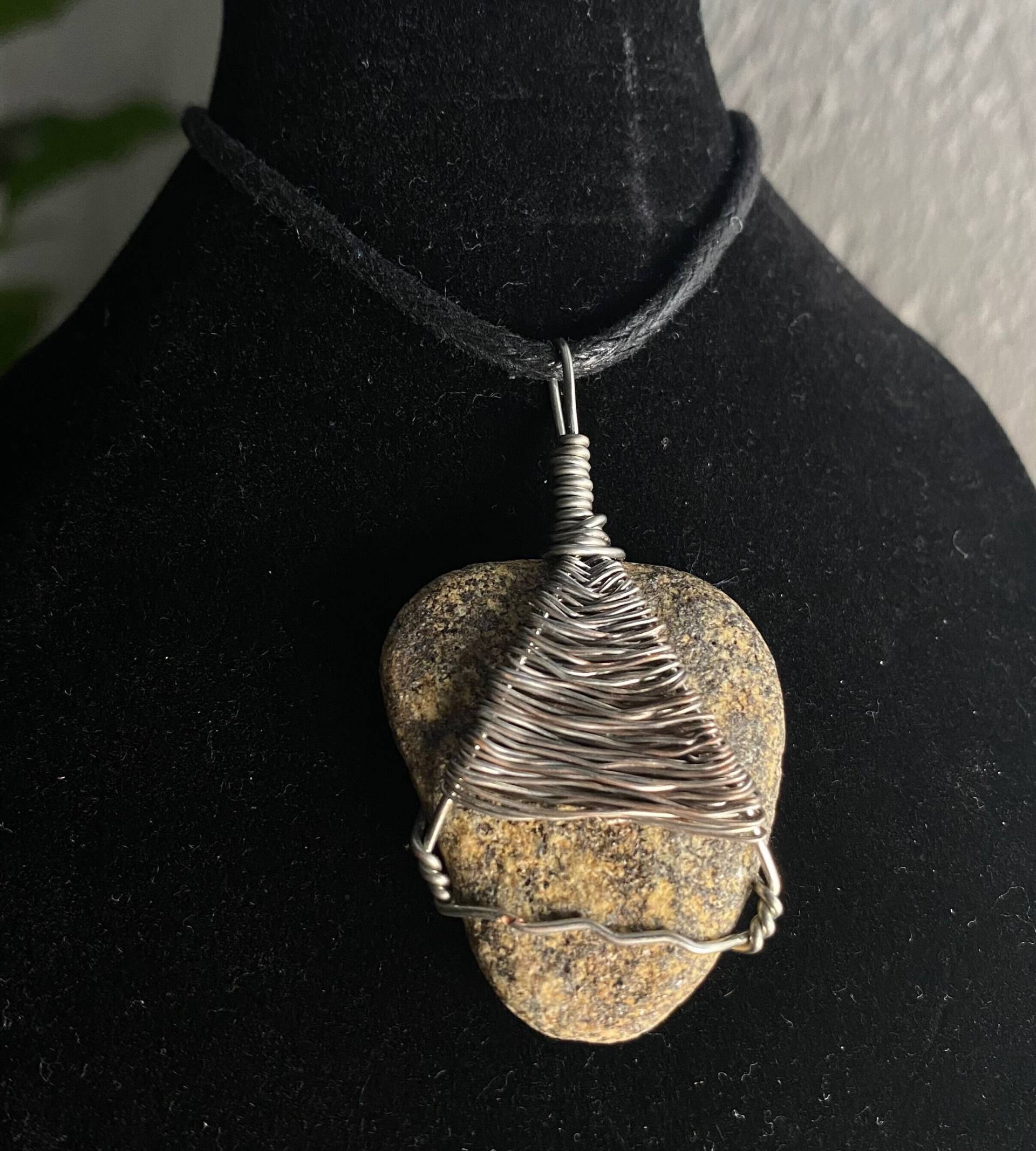 Wire Wrapped Stone Anhänger von RedsDesignsByAsher