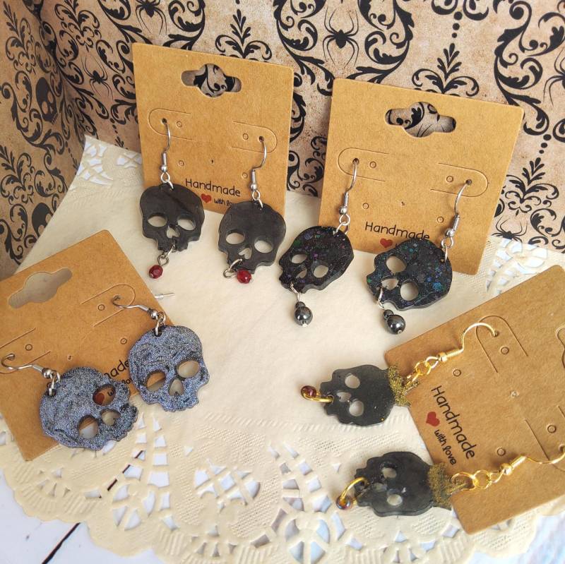 Totenkopf Ohrringe - Ohrschmuck Für Halloween Goth Schmuck Totenkopf Ohrringe - Ohrschmuck Für Halloween Goth Schmuck von RedsResinKunst