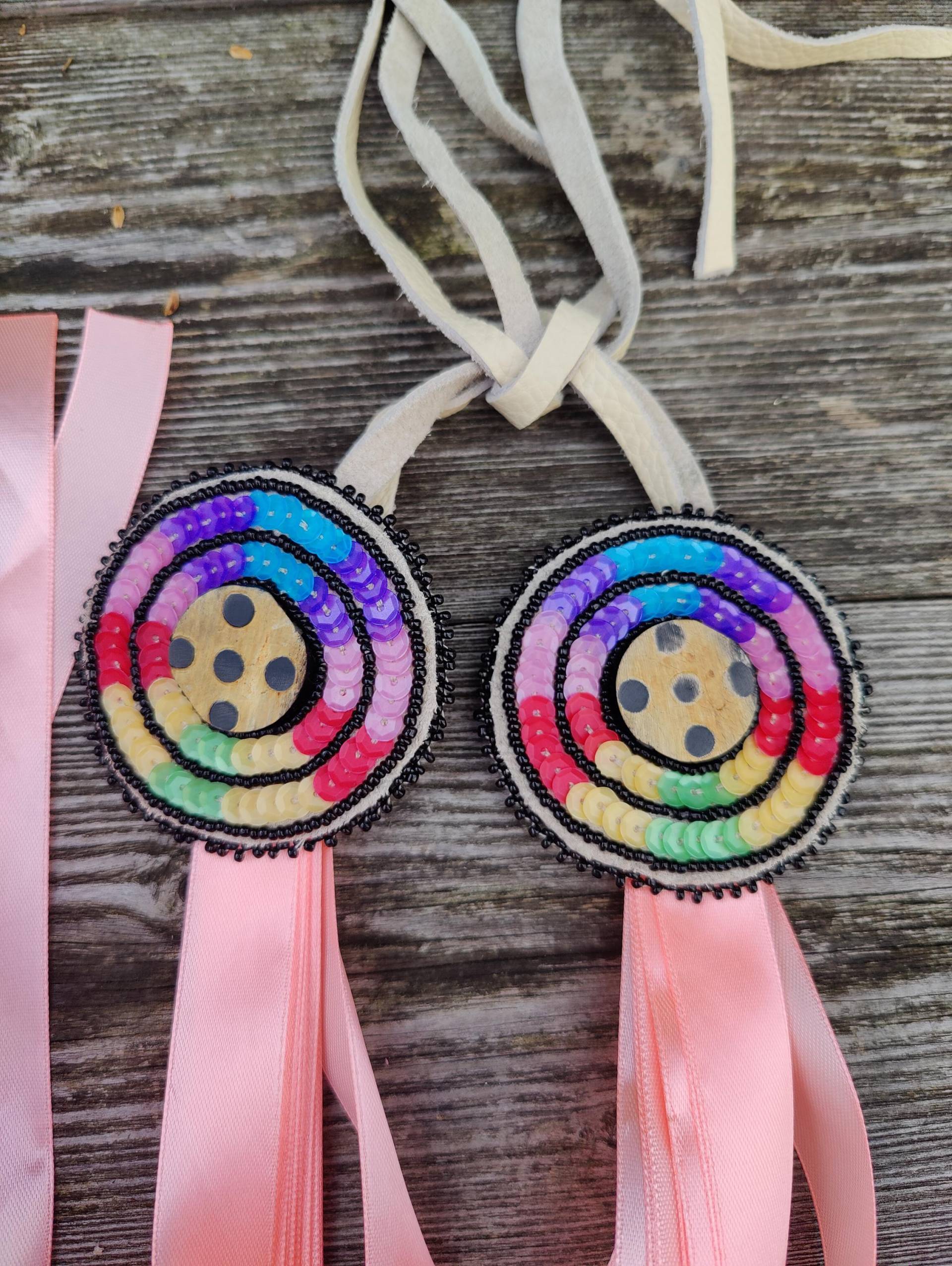 Regenbogen Powwow Haargummis, Seitentropfen, Haargummis Mit Pailletten, Perlen, Ausgefallener Schal, Jingle Dress Dance von Redstartradingpost