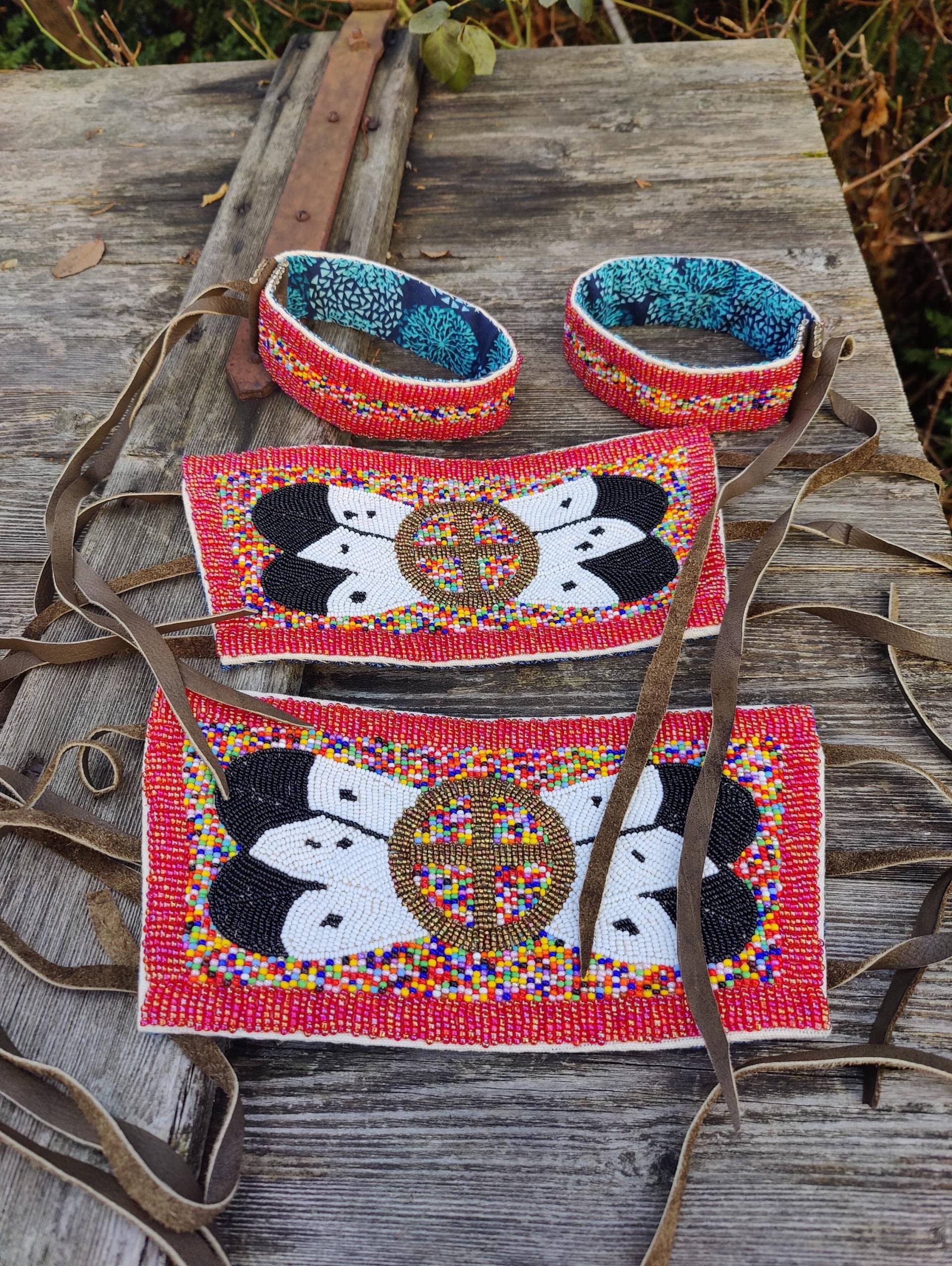 Woodland Style Perlen Manschetten Und Armbänder, Powwow Perlenarbeiten, Regalia von Redstartradingpost