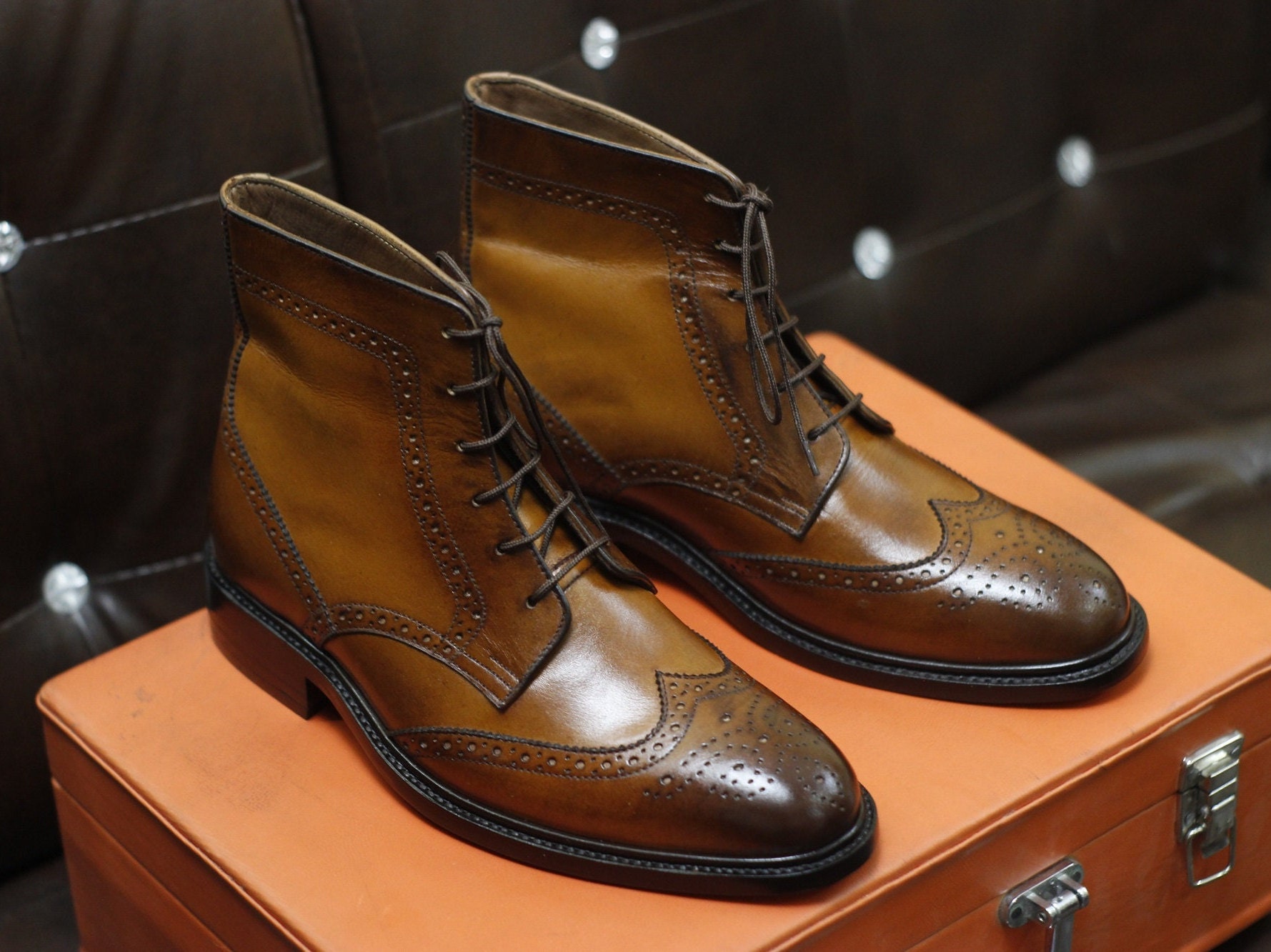 Neue Herren Handgemachte Formale Schuhe Braun Schnürte Leder Schnürung Stilvolle Knöchel High Wing Spitze Stiefel von RedsunGB