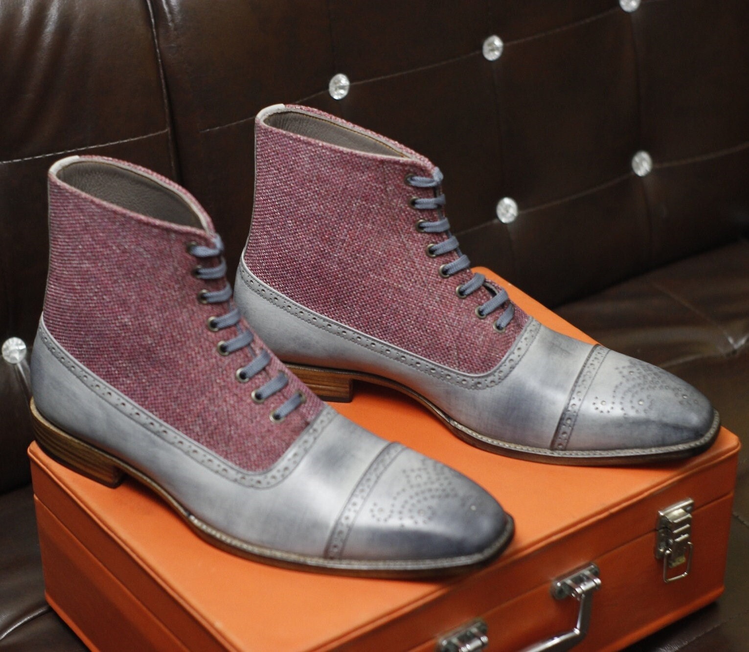 Neue Herren Handgemachte Formale Schuhe Graues Leder Und Maroon Tweed Schnürung Ankle High Cap Toe Style Kleid & Formelle Stiefel von RedsunGB