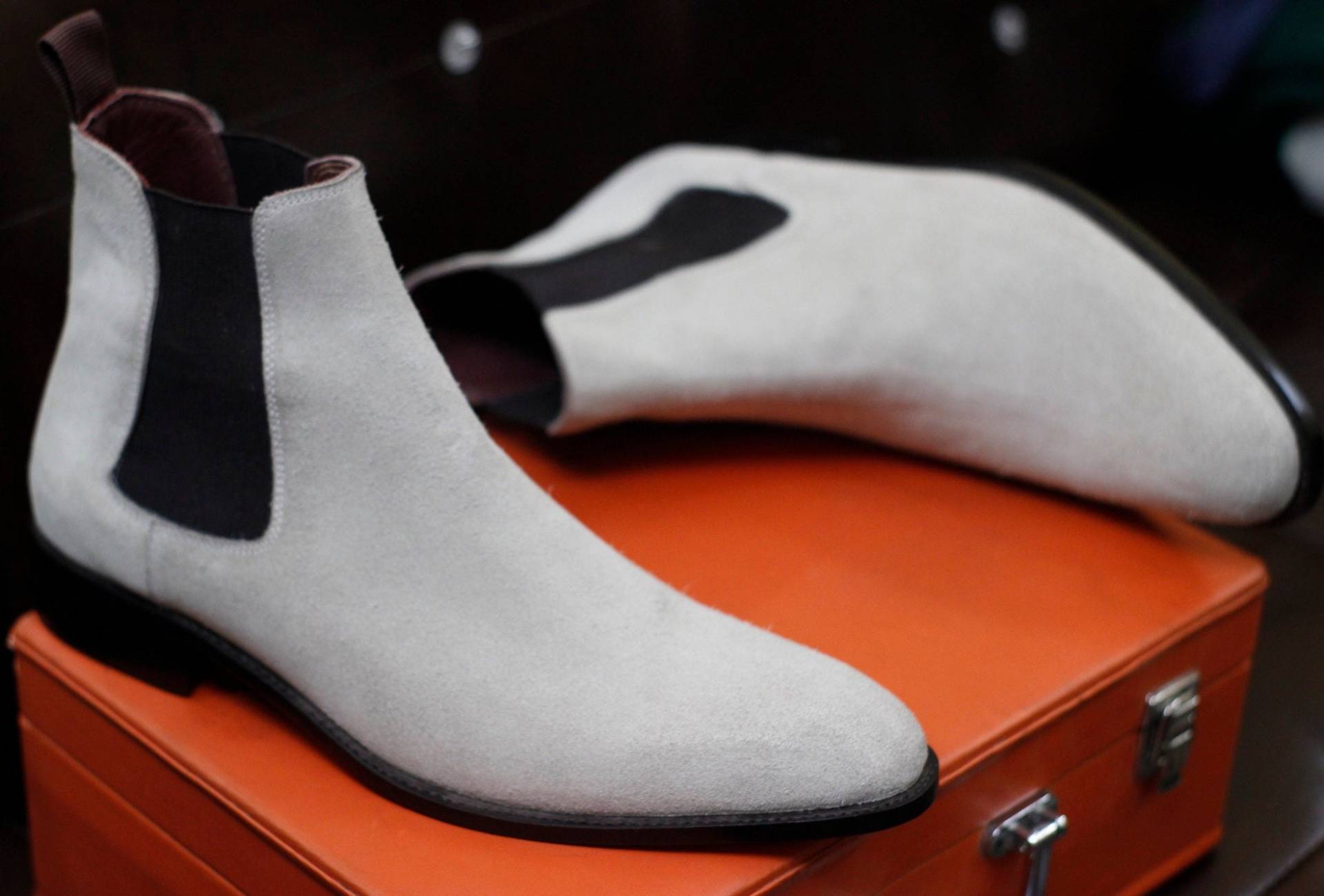 Neue Herren Handgemachte Formale Schuhe Weißes Wildleder Pull On Stylish Ankle High Chelsea Dress & Formal Wear Boots von RedsunGB