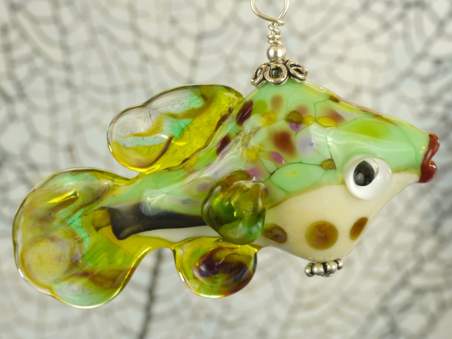 Lampwork Glas Fisch Anhänger, Rote Lippen, Grüner Anhänger von ReebieOriginals