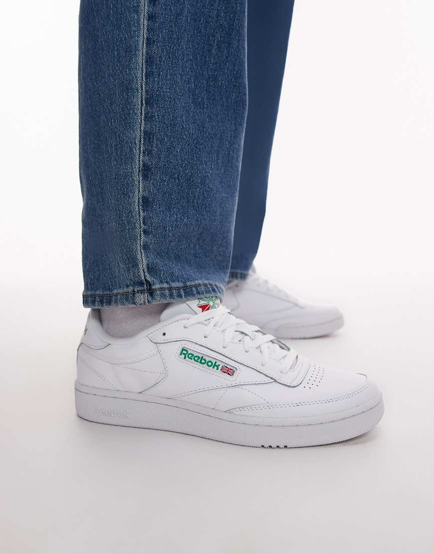 Reebok - Club C 85 - Sneaker in Weiß mit Logo in Grün Reebok - Club C 85 - Sneaker in Weiß mit Logo in Grün von Reebok