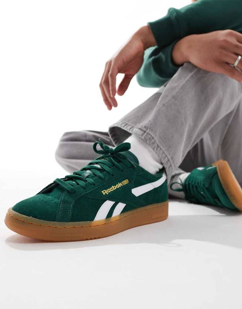 Reebok - Club C Grounds - Sneaker aus Wildleder in Grün mit Gummisohle von Reebok