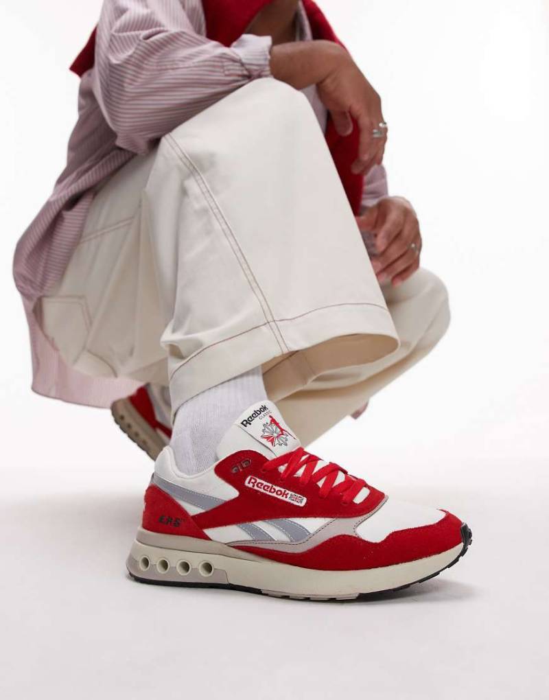 Reebok - ERS World - Sneaker in Rot und Weiß von Reebok