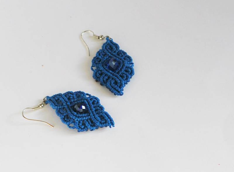Kobalt Blau Ohrringe/Boho Ohrringe/Textil/Makramee Ohrringe Edelstein/Glas Perlen/Elektro Blue von ReefKnotCo