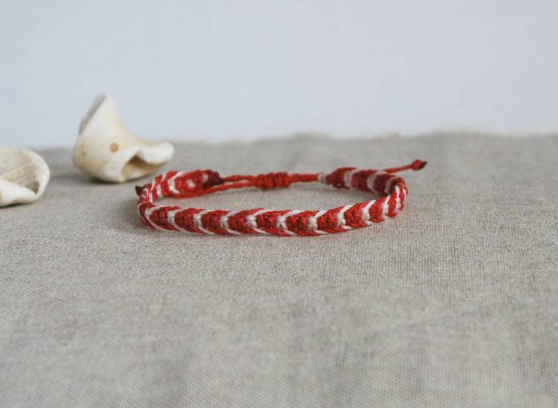 Rote Und Weiße Freundschaft Armband, Armreif, Armband Boho Unisex Verstellbaren Makramee Schnur Rote Und Weiße Freundschaft Armband, Armreif, Armband Boho Unisex Verstellbaren Makramee Schnur von ReefKnotCo