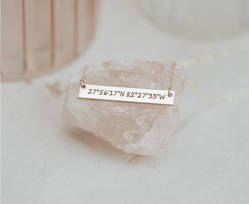 Benutzerdefinierte Koordinaten Halskette - Brautjungfer Geschenk Personalisierte Bar Breitengrad Längengrad Weihnachtsgeschenk- Verlobungsgeschenk von Aloralinks
