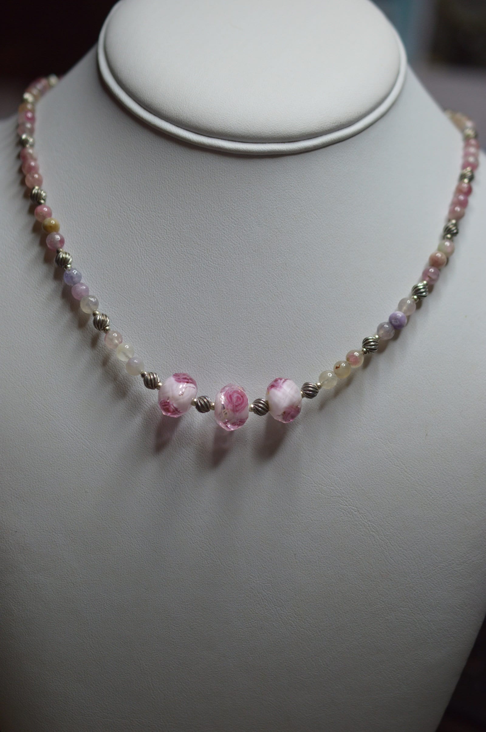 Schöne Rosa Turmalin, Sterling Silber Perlen Und Boho Glas Rose Perle Halskette | 1055025 N1-1-07 Schöne Rosa Turmalin, Sterling Silber Perlen Und Boho Glas Rose Perle Halskette | 1055025 N1-1-07 von ReflectionsOtherSide