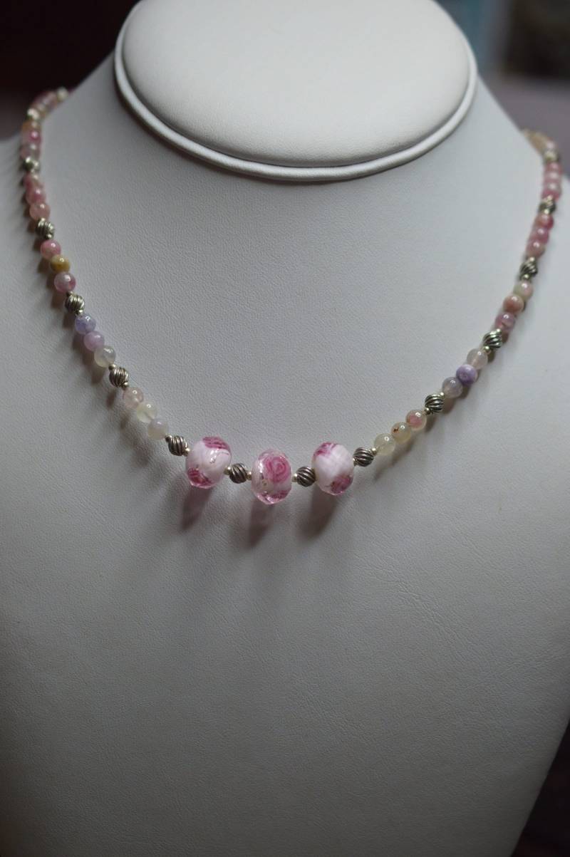 Schöne Rosa Turmalin, Sterling Silber Perlen Und Boho Glas Rose Perle Halskette | 1055025 N1-1-07 Schöne Rosa Turmalin, Sterling Silber Perlen Und Boho Glas Rose Perle Halskette | 1055025 N1-1-07 von ReflectionsOtherSide