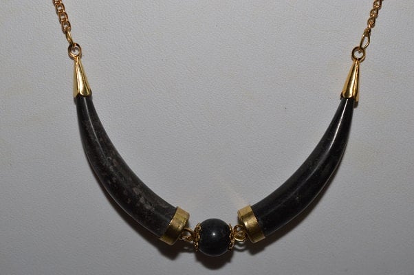 Vintage, Echtes Schwarzes Horn Double Horn/Tusk Anhänger Halskette | 1050059 V3-1-01 Vintage, Echtes Schwarzes Horn Double Horn/Tusk Anhänger Halskette | 1050059 V3-1-01 von ReflectionsOtherSide