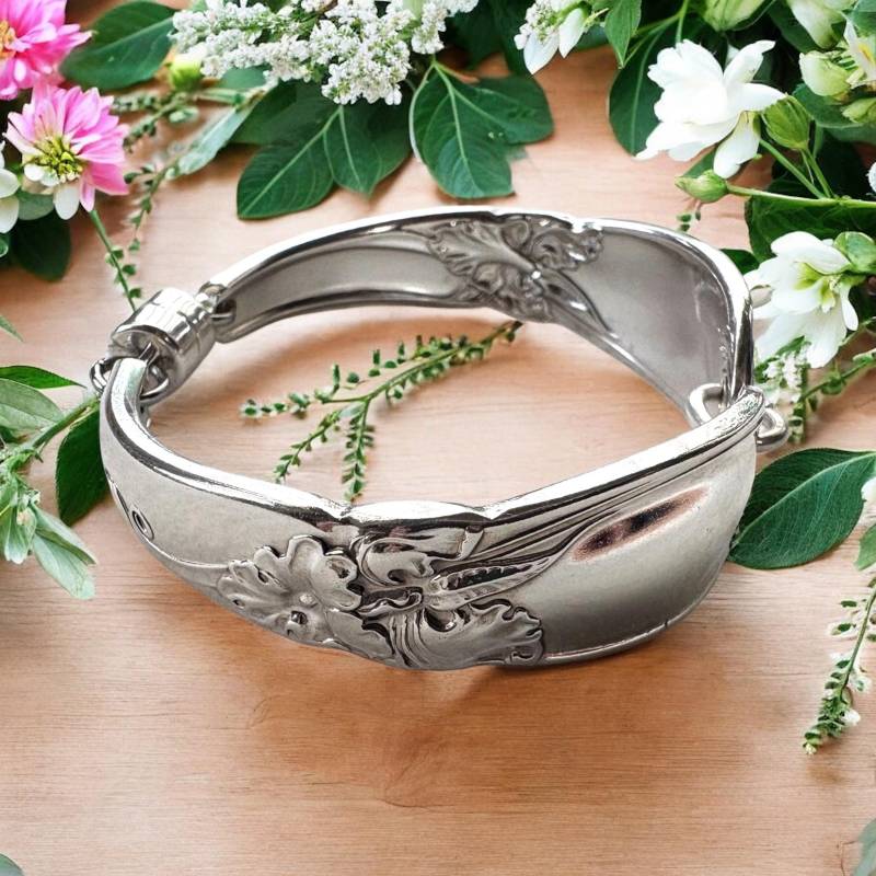 Weißes Orchidee Löffel Armband 1953 Silberplatte, Vintage Silberwaren von ReformedTreasures