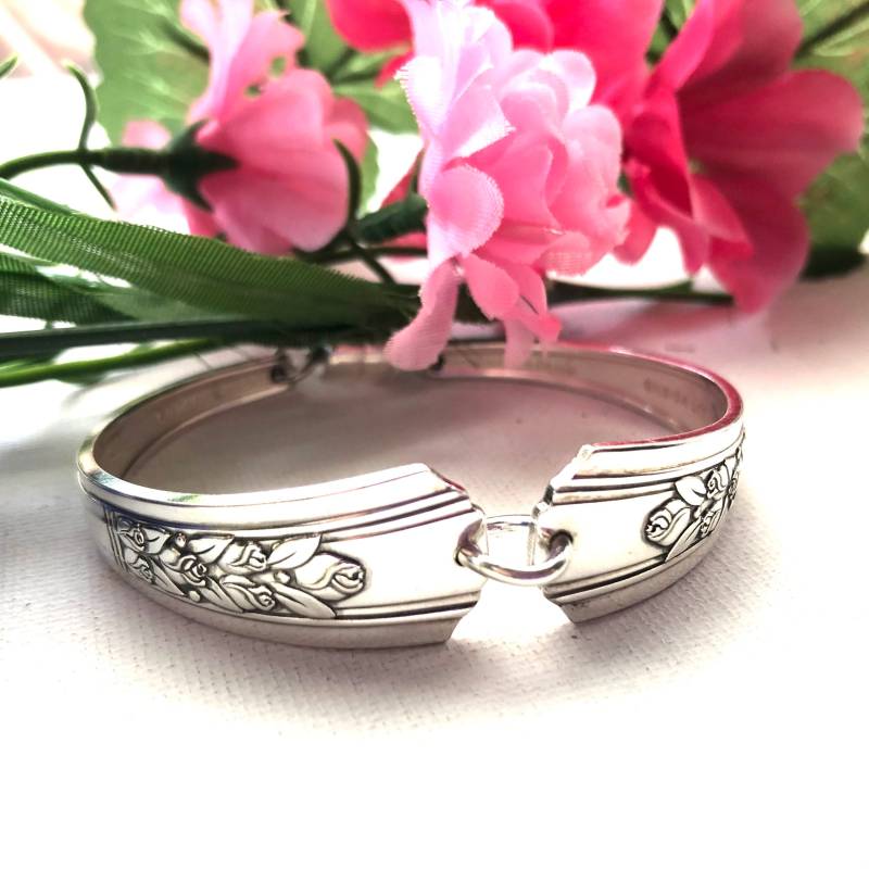 Rosalie Spoon Armband Handgemachter Versilberter Besteckschmuck von ReformedTreasures