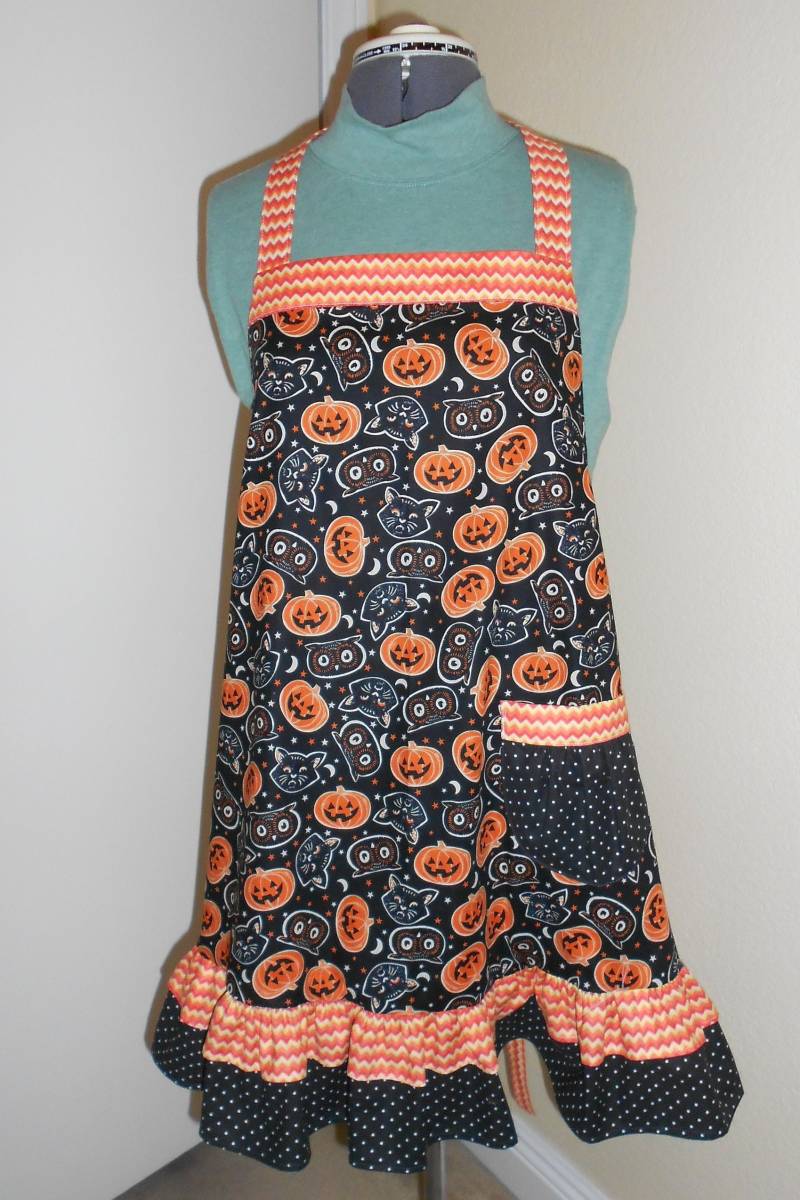 Lady Es Halloween Katzen & Kürbisse Schürze von RegalRemnants