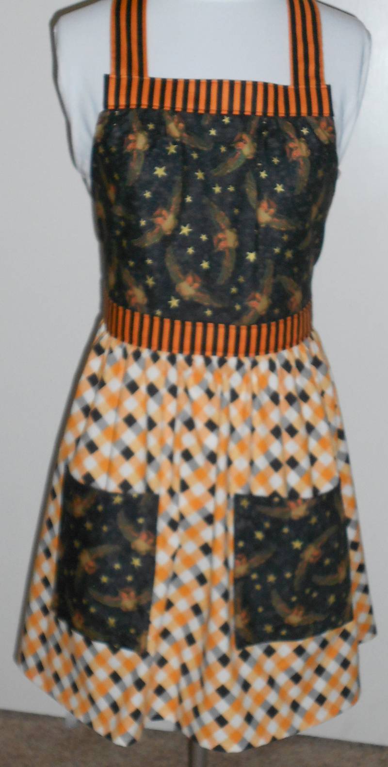 Lady Es Halloween Schürze von RegalRemnants