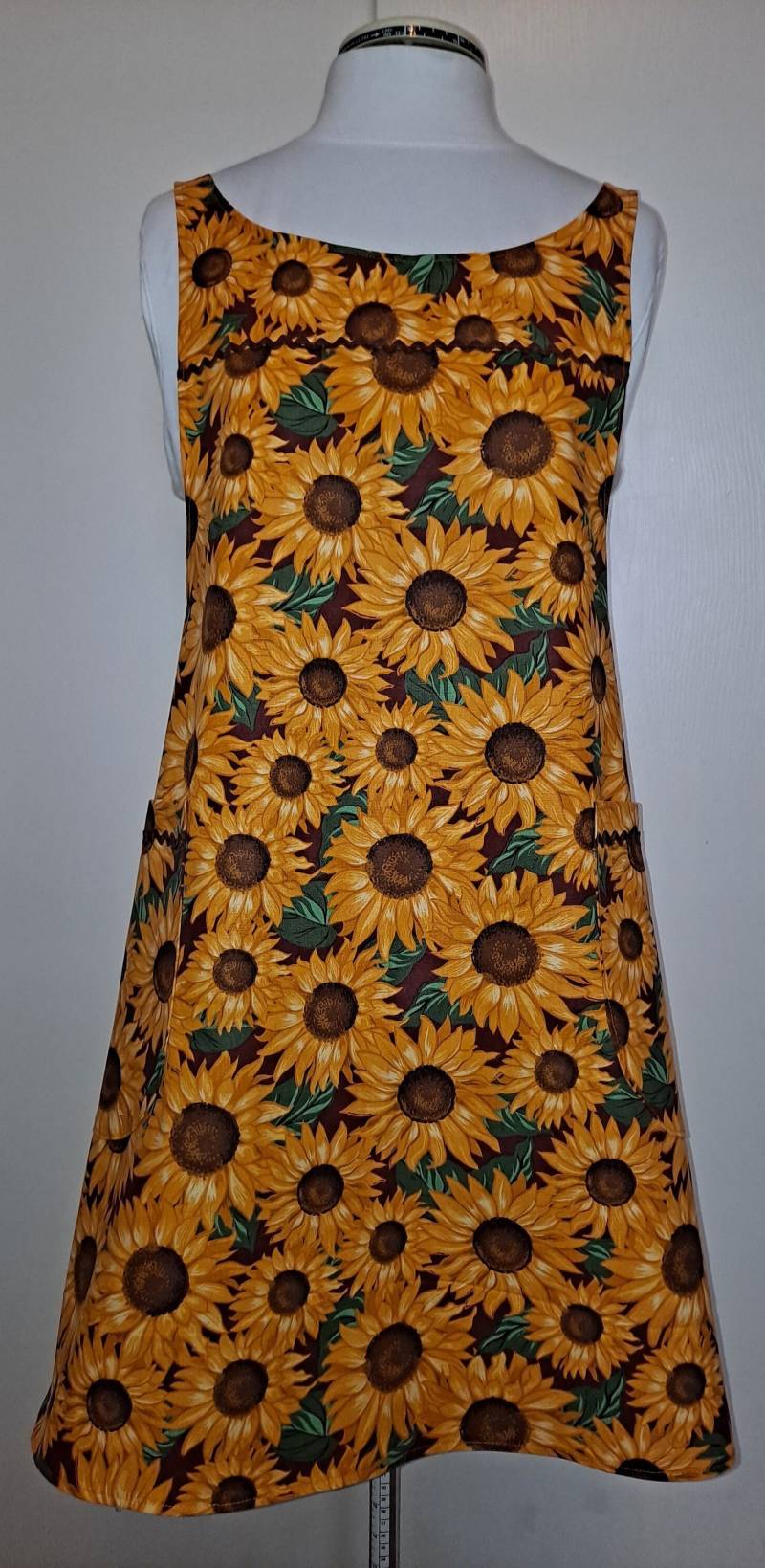 Lady's Golden Sunflower Schürze Lady's Golden Sunflower Schürze von RegalRemnants