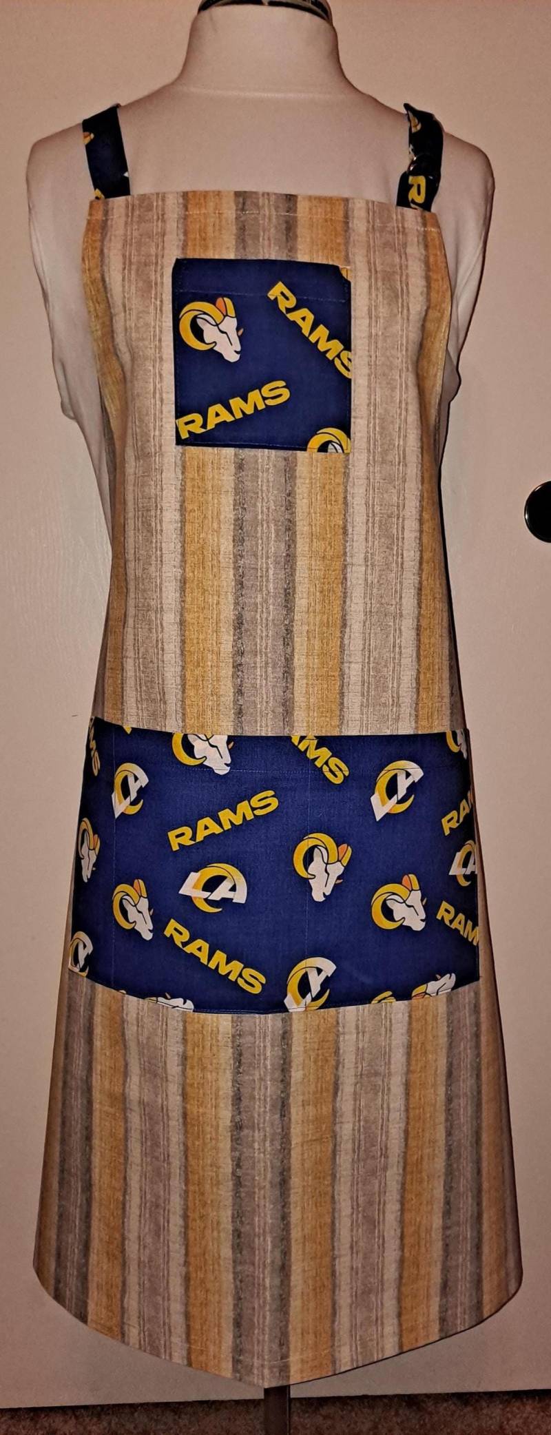 Los Angeles Rams Fußball Schürze Los Angeles Rams Fußball Schürze von RegalRemnants