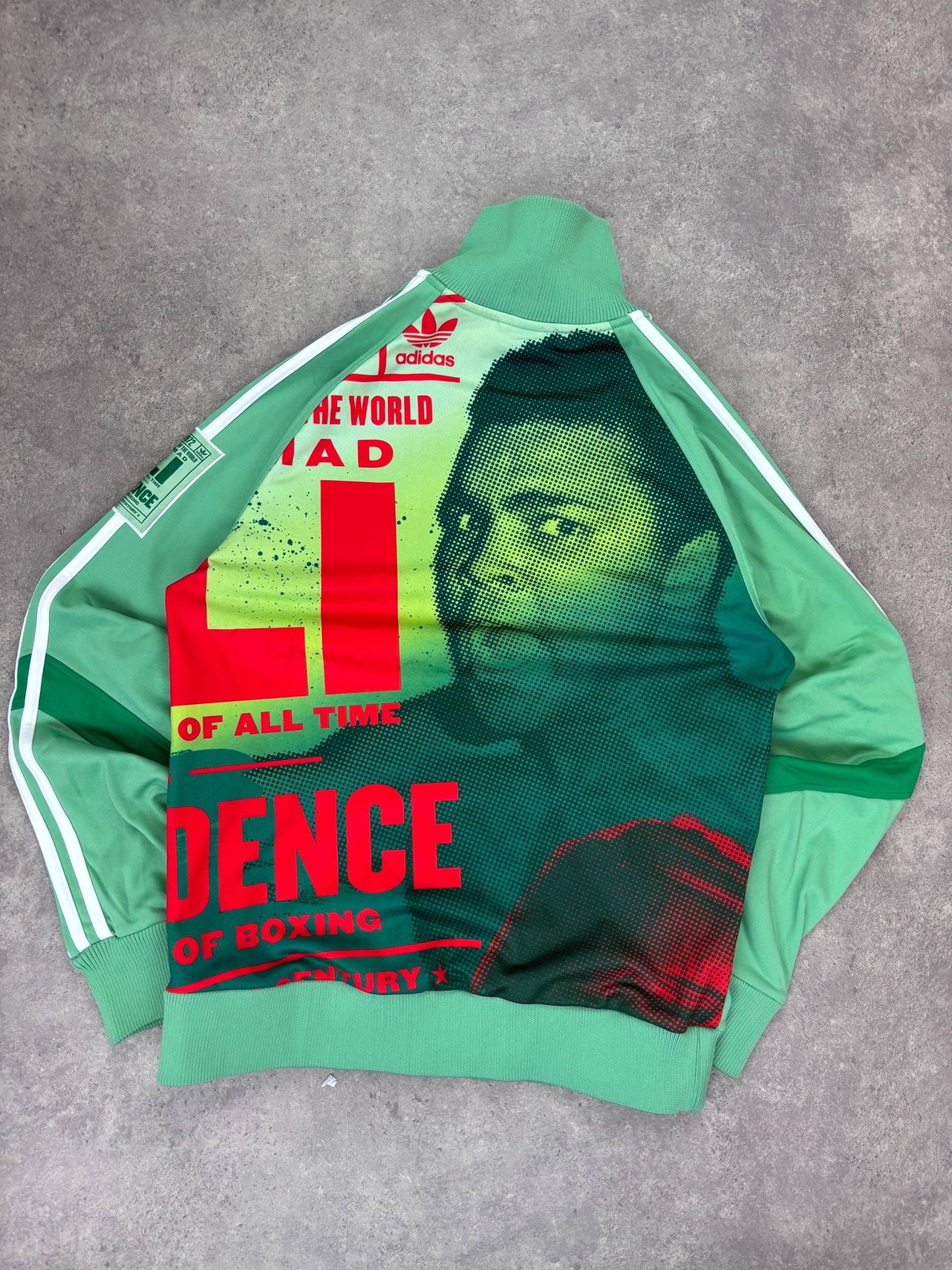 Adidas Vintage 2007 Muhammad Ali Track Jacket | Limitierte Retro Trainingsjacke Mit Grafikprint |Sammlerstück Adidas Vintage 2007 Muhammad Ali Track Jacket | Limitierte Retro Trainingsjacke Mit Grafikprint |Sammlerstück von RegardezVintage