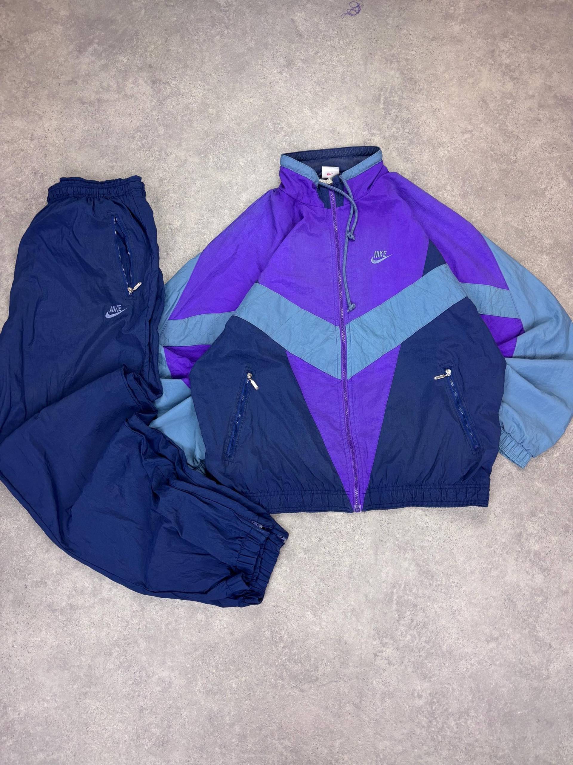 Nike Tracksuit 90S Vintage | Nylon Lila Blue |Size L Retro Sportswear For Women & Men Perfect Active Lifestyle von RegardezVintage