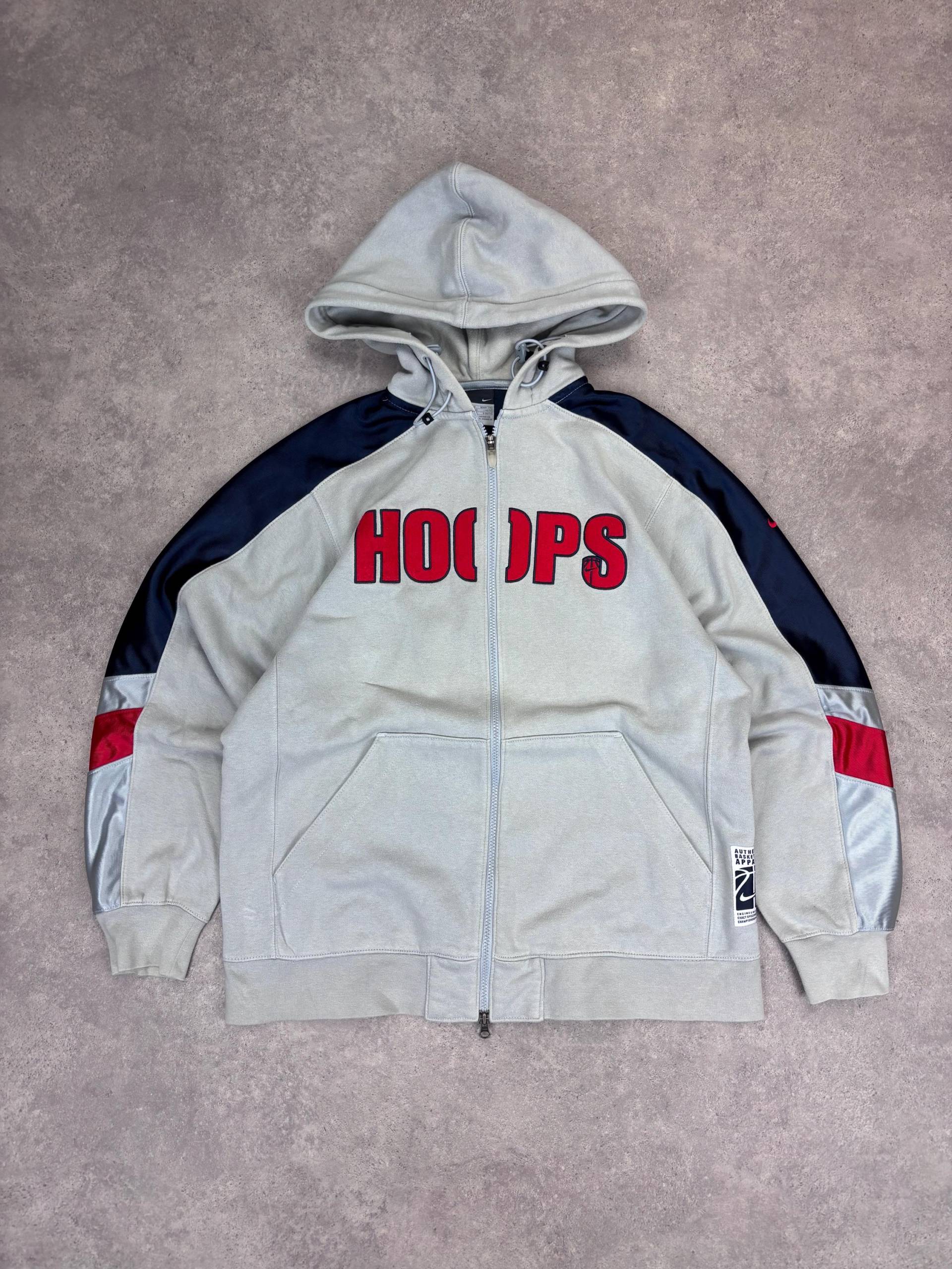 Vintage Nike Hoops Hoodie Grey Red Blue Basketball Zip Up Jacket | Retro Streetwear Unisex Size M von RegardezVintage