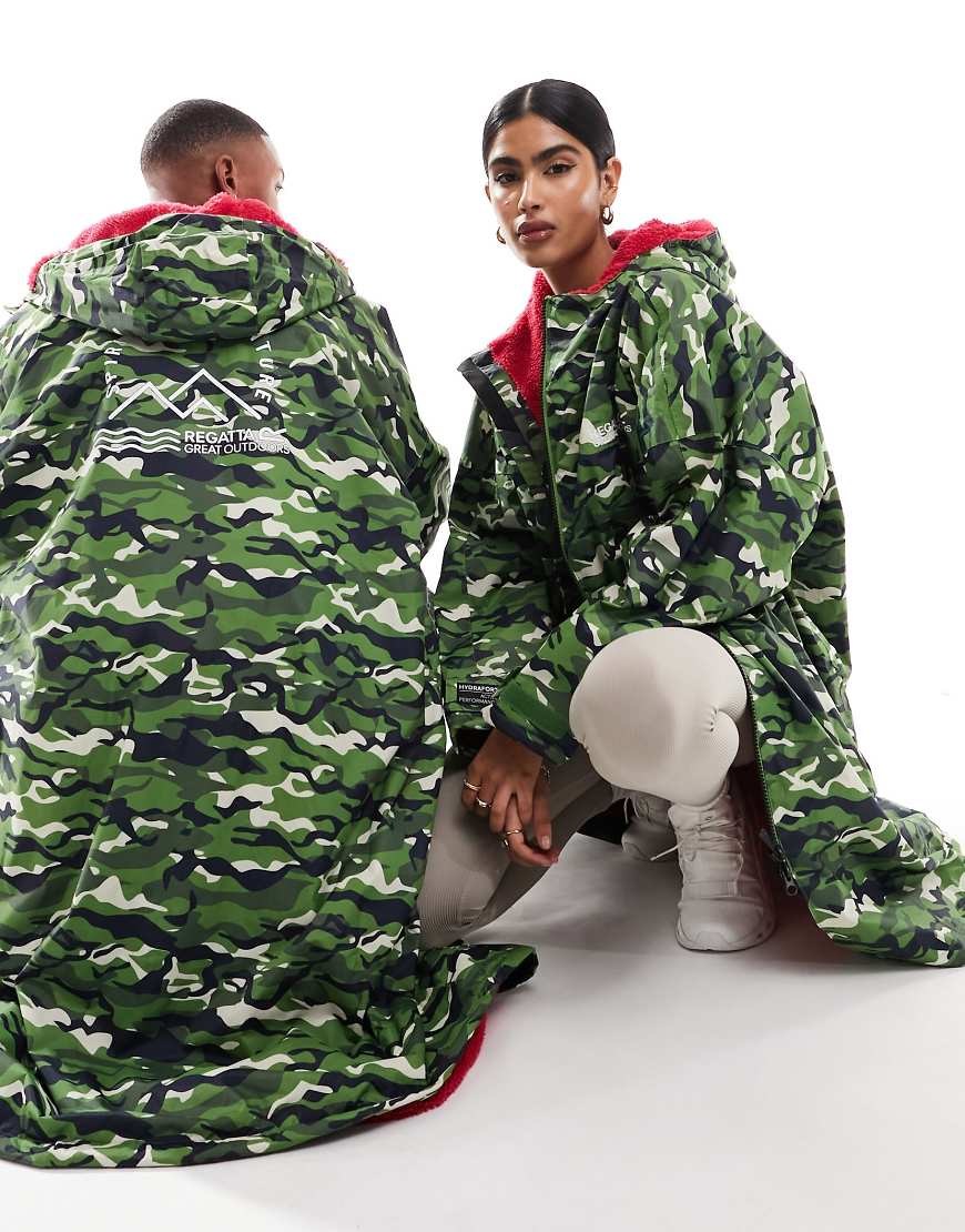 Regatta - Bademantel fürs Umziehen am Strand mit Military-Muster für Erwachsene-Grün von Regatta