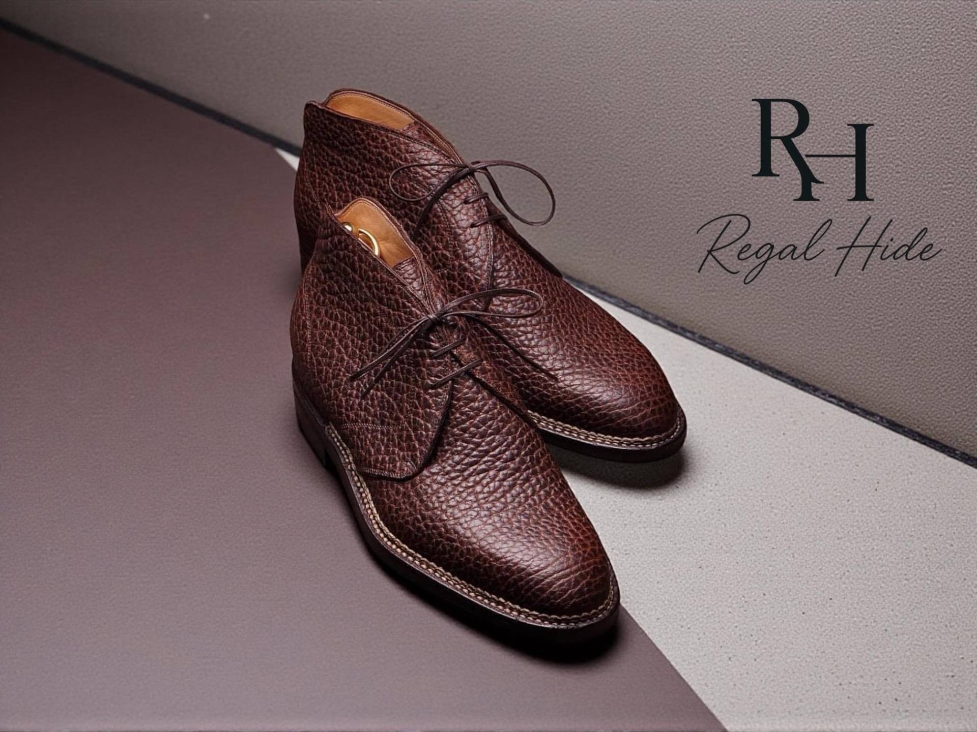 Handgefertigte Chukka-Stiefel Aus Echtem Strukturiertem Leder Vintage Style Herrenschuhe von RegelHide