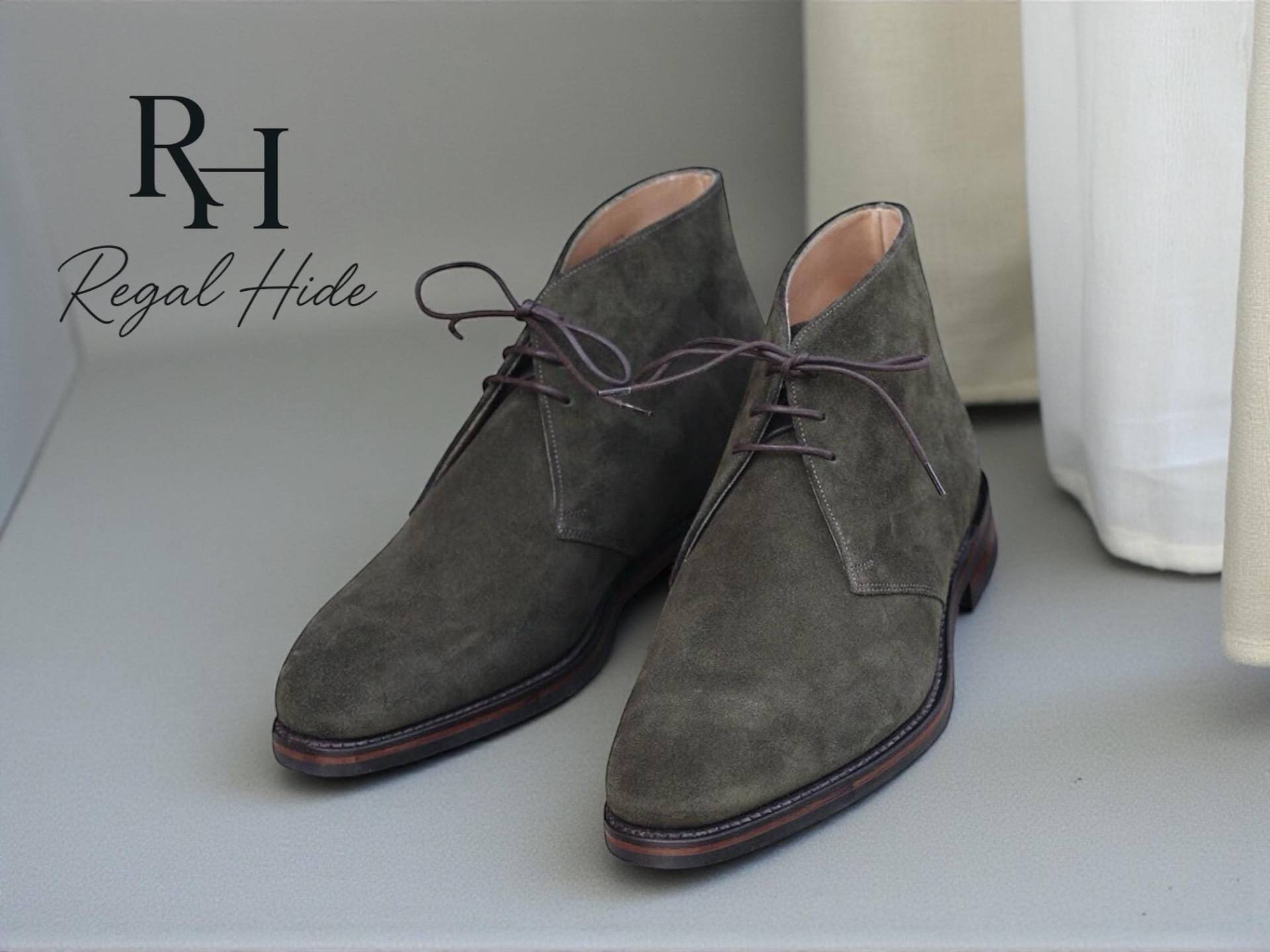 Handgefertigte Echte Wildleder Chukka Boots | Vintage Style Herrenschuhe von RegelHide
