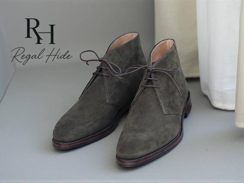 Handgefertigte Echte Wildleder Chukka Boots | Vintage Style Herrenschuhe von RegelHide