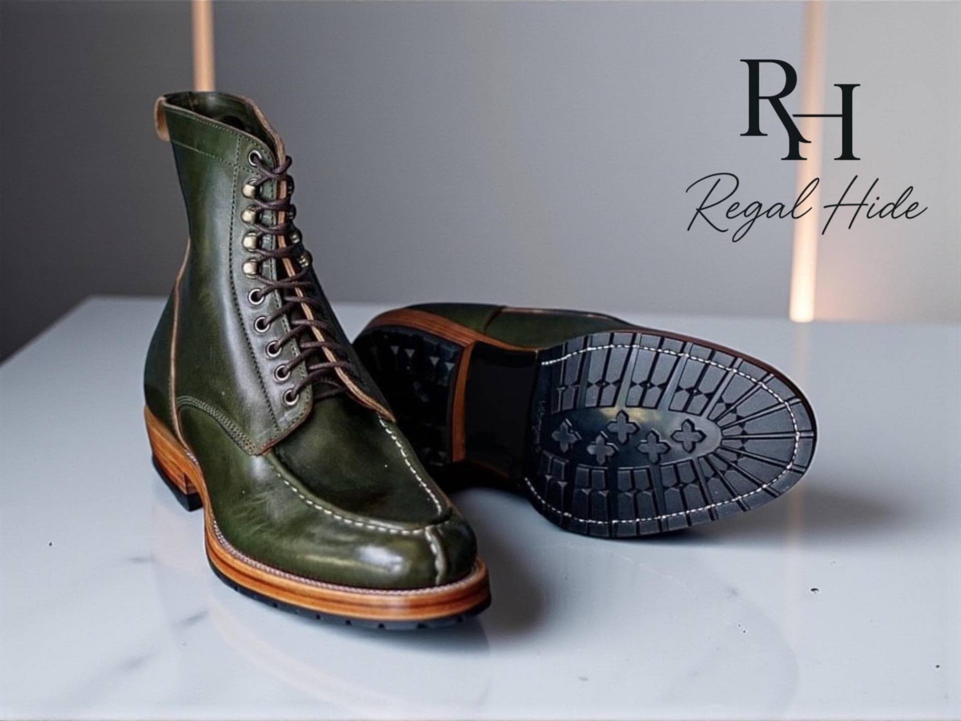 Handgefertigte Handbemalte Luxuslederstiefel Mitvibramsohle | Vintage Style Herrenschuhe von RegelHide