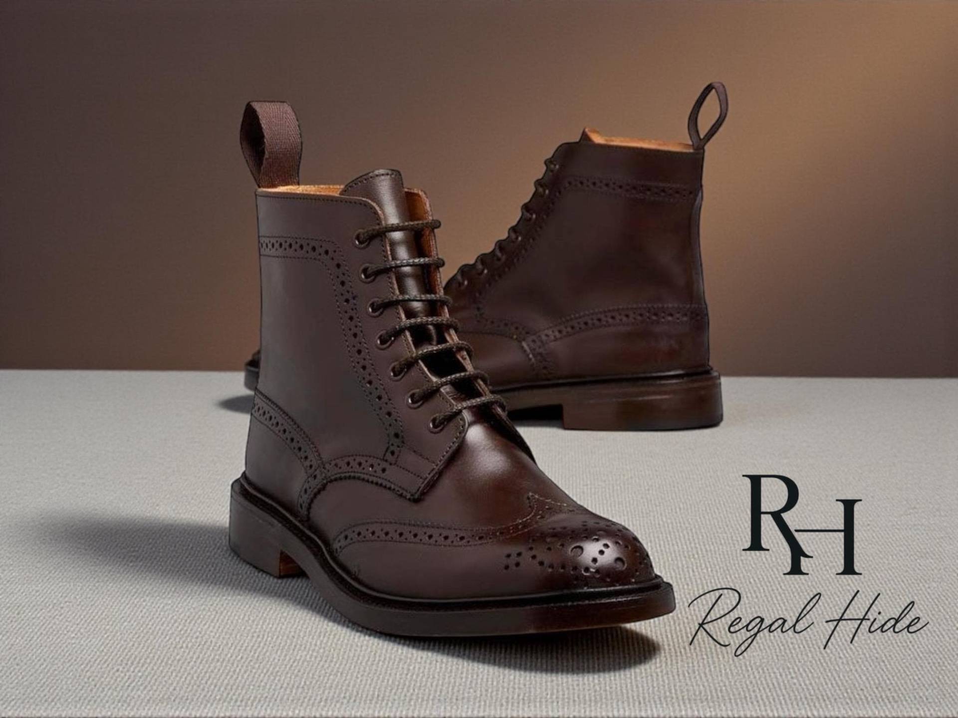 Handgefertigte Luxus Brogue Lederstiefel | Vintage Style Herren Freizeitschuhe von RegelHide