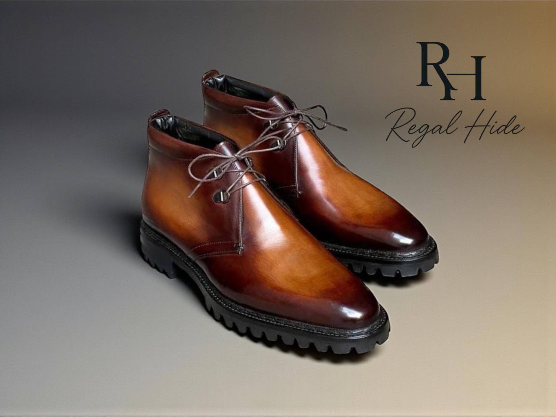 Handgefertigte Luxusleder Hand Patina Chukka Boots | Vintage Style Herrenschuhe von RegelHide