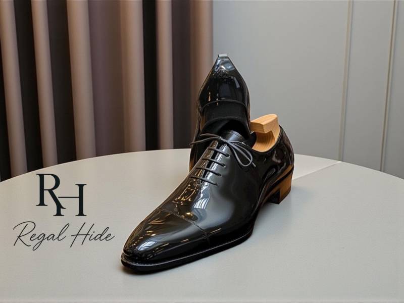 Handgefertigte Schwarze Lack Oxford Schuhe | Herren von RegelHide