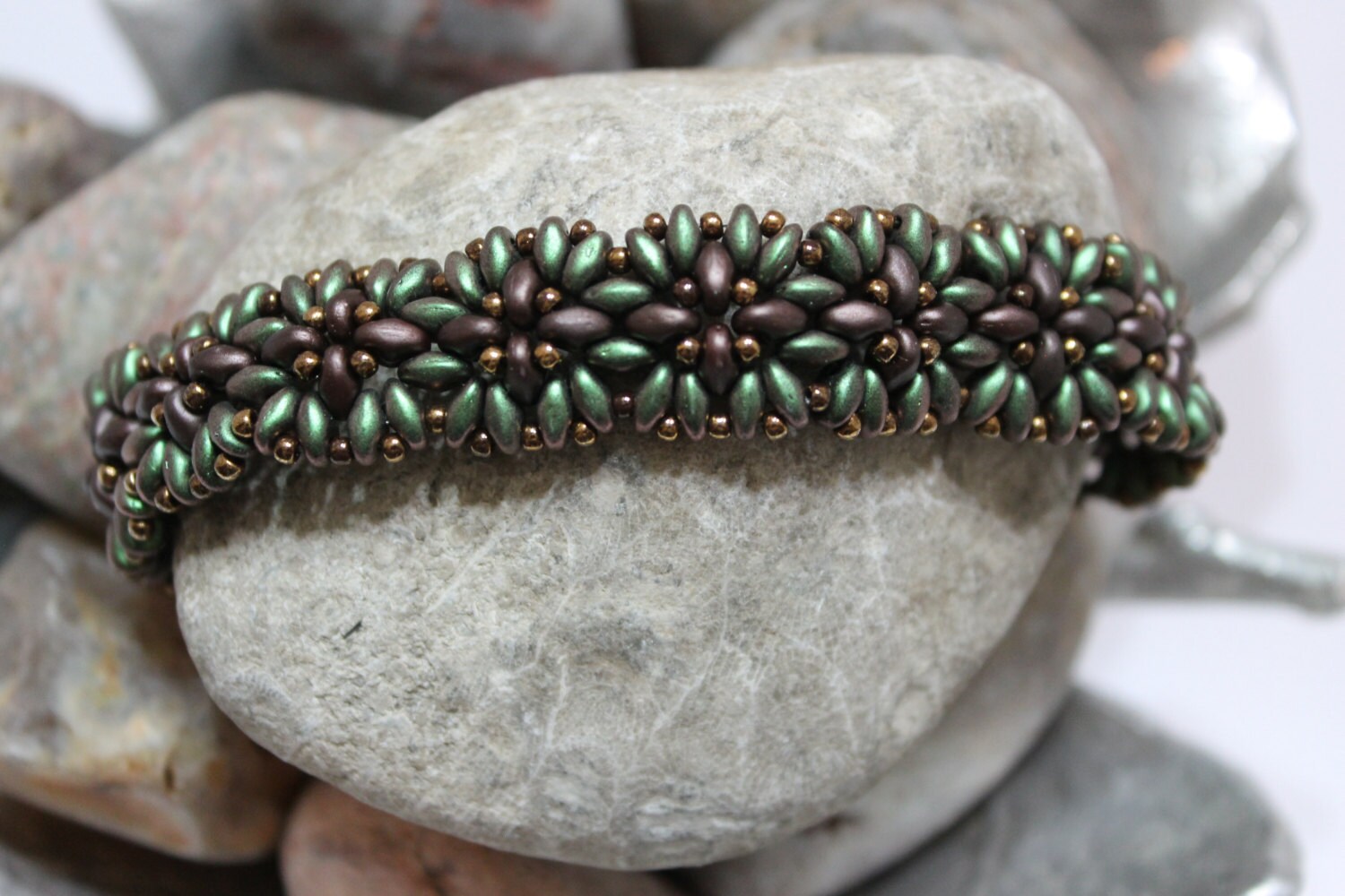 Schöne Samen-Blumen-Armband; Bead Weben; Grünes Armband; Braunes Band-Armband; Samen Manschette Perle Armband Rc013 Schöne Samen-Blumen-Armband; Bead Weben; Grünes Armband; Braunes Band-Armband; Samen Manschette Perle Armband Rc013 von ReggiesCreations