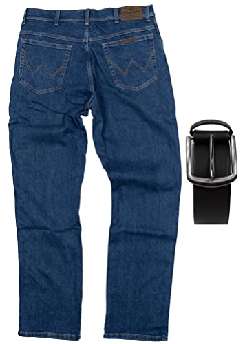 Regular Fit Wrangler Stretch Herren Jeans inkl. Texas Gürtel (Darkstone, W33/L30) von Regular Fit