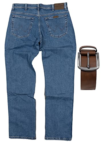 Regular Fit Wrangler Stretch Herren Jeans inkl. Texas Gürtel (Stonewash + Brauner Gürtel, W33/L34) von Regular Fit