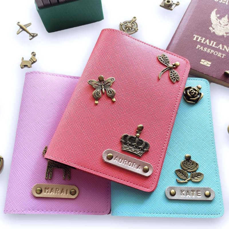 Personalisierte Passhülle Mit Namen Charm, Individuell Gravierte Reisebrieftasche, Einzigartiges Geschenk Für Passinhaber, Monogrammierter Personalisierte Passhülle Mit Namen Charm, Individuell Gravierte Reisebrieftasche, Einzigartiges Geschenk Für Passinhaber, Monogrammierter von RegulusRich