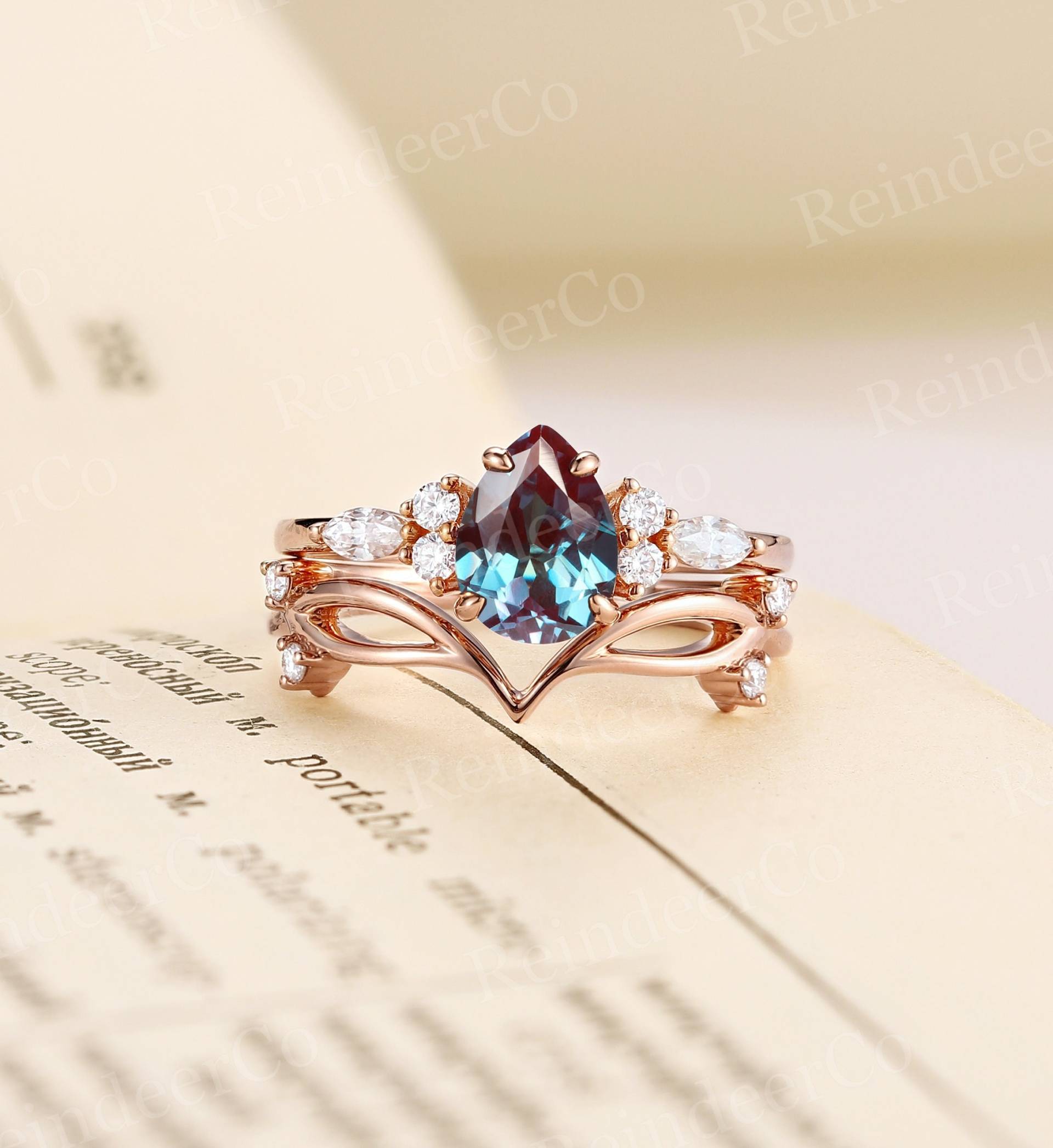 Labradorit Alexandrit Ring, Birnenförmiger Labradorit|Vintage Roségold Verlobungsring|Moissanit/Diamant Ring|Hochzeitsring von ReindeerHub