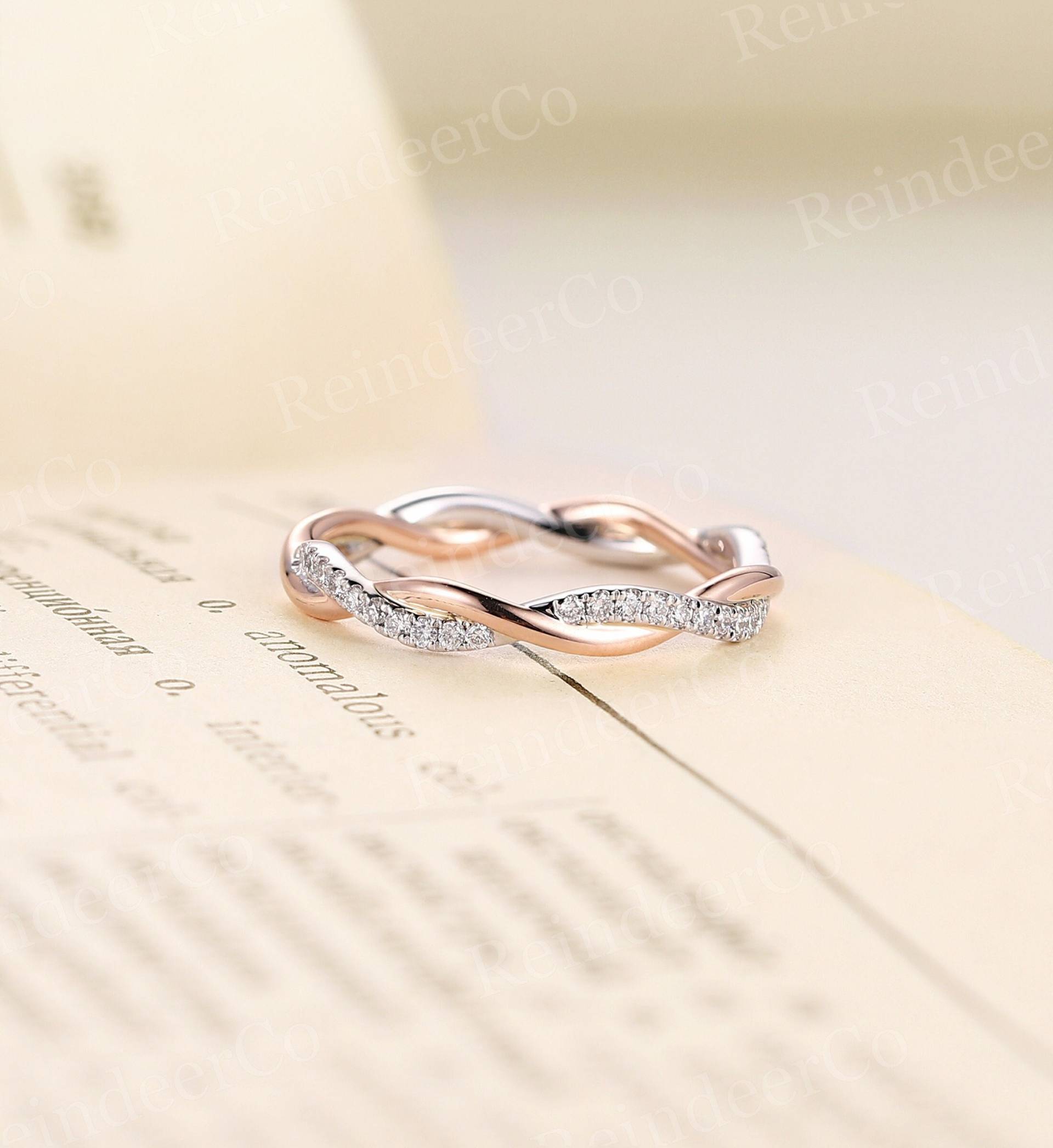 Moissanit/Diamant Ehering Roségold Band Twisty Vintage Stapelring Einzigartiger Ring Jahrestagsring Frauenring von ReindeerHub