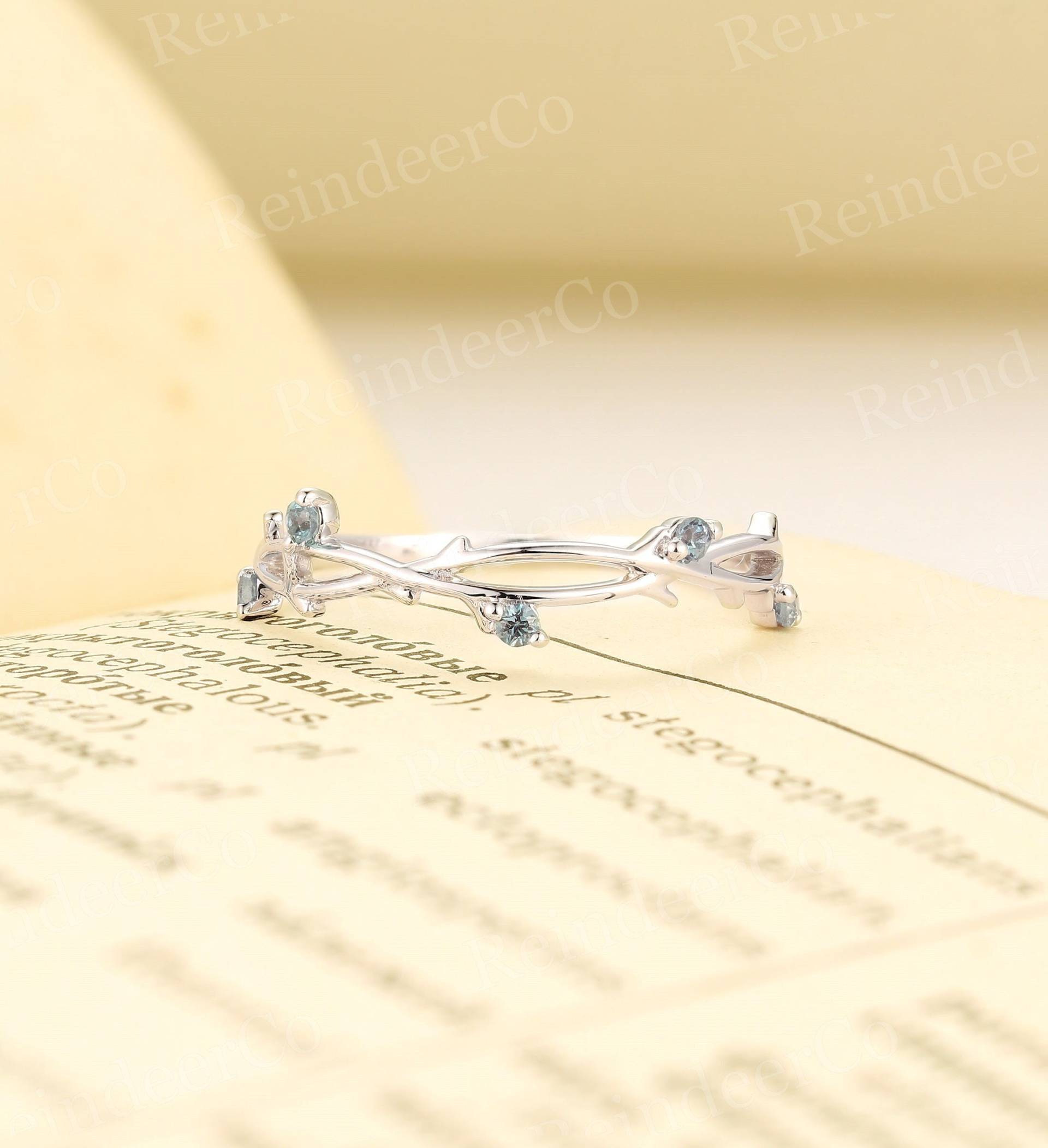 Vintage Lab Alexandrit Ehering|Art-Deco-Weißgoldring Twisted Einzigartiges Brautband|Dainty Matching Stacking Twig Blatt Ring Jubiläum von ReindeerHub