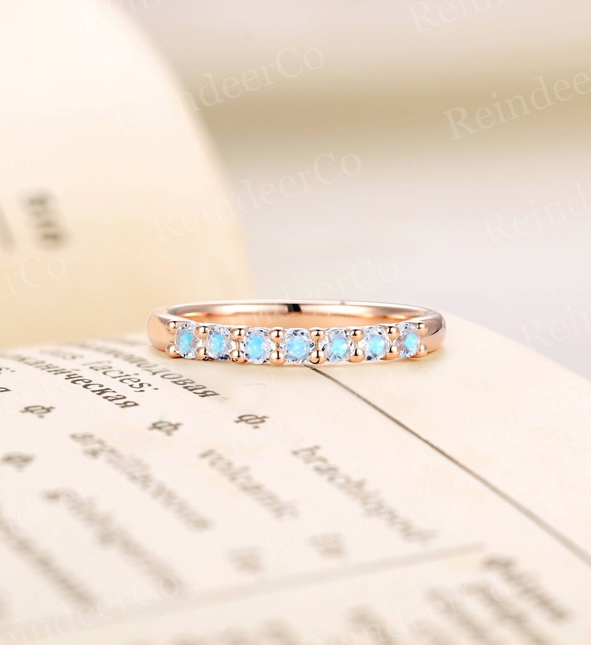Vintage Mondstein Ehering in Rosegold, Halbe Ewigkeit Hochzeitsring, Stapelbar Passender Band, Handgemachter Jubiläumsring Für Sie Vintage Mondstein Ehering in Rosegold, Halbe Ewigkeit Hochzeitsring, Stapelbar Passender Band, Handgemachter Jubiläumsring Für Sie von ReindeerHub