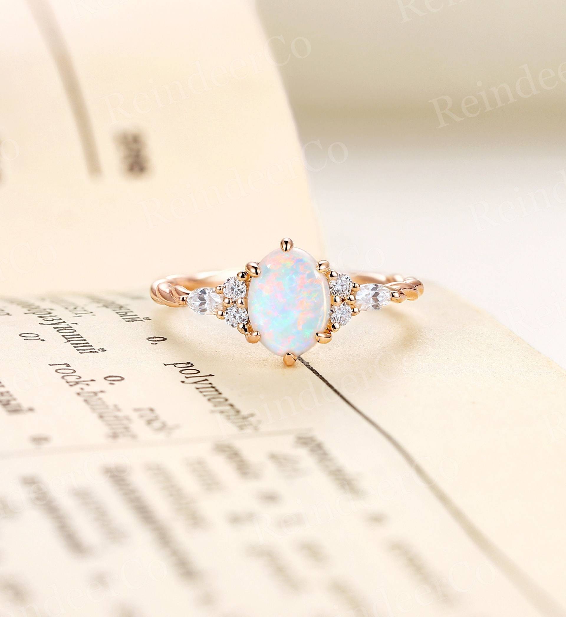 Vintage Opal Verlobungsring Ovalschliff Roségold Art-Deco-Zinken Gesetzt Ring Twisty Hochzeitstag Antiker Brautring von ReindeerHub