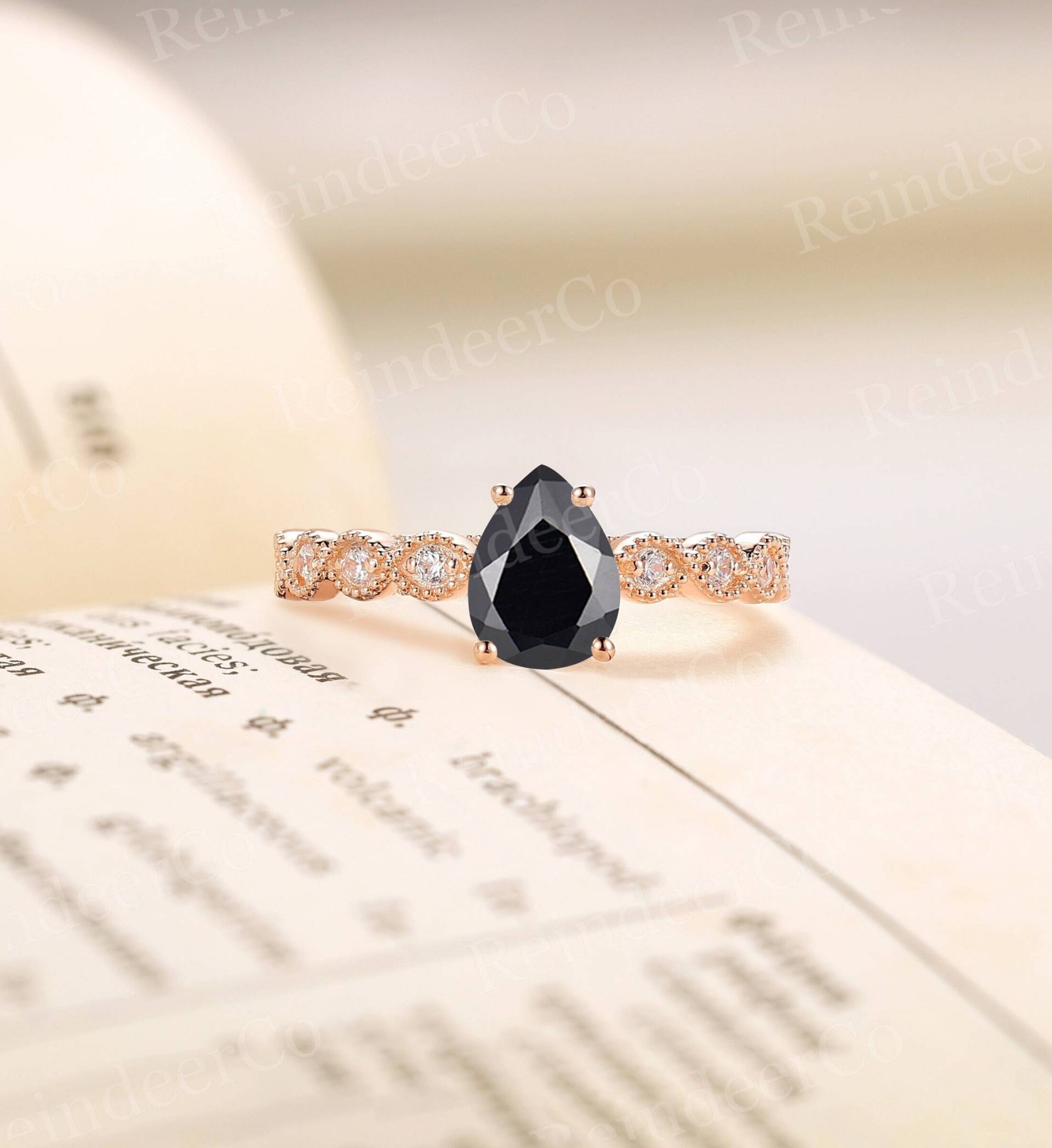 Vintage Pear Cut Schwarzer Onyx Verlobungsring Art Deco Ring Rotgold Jubiläumsring Milgrain Versprechen Brautring von ReindeerHub