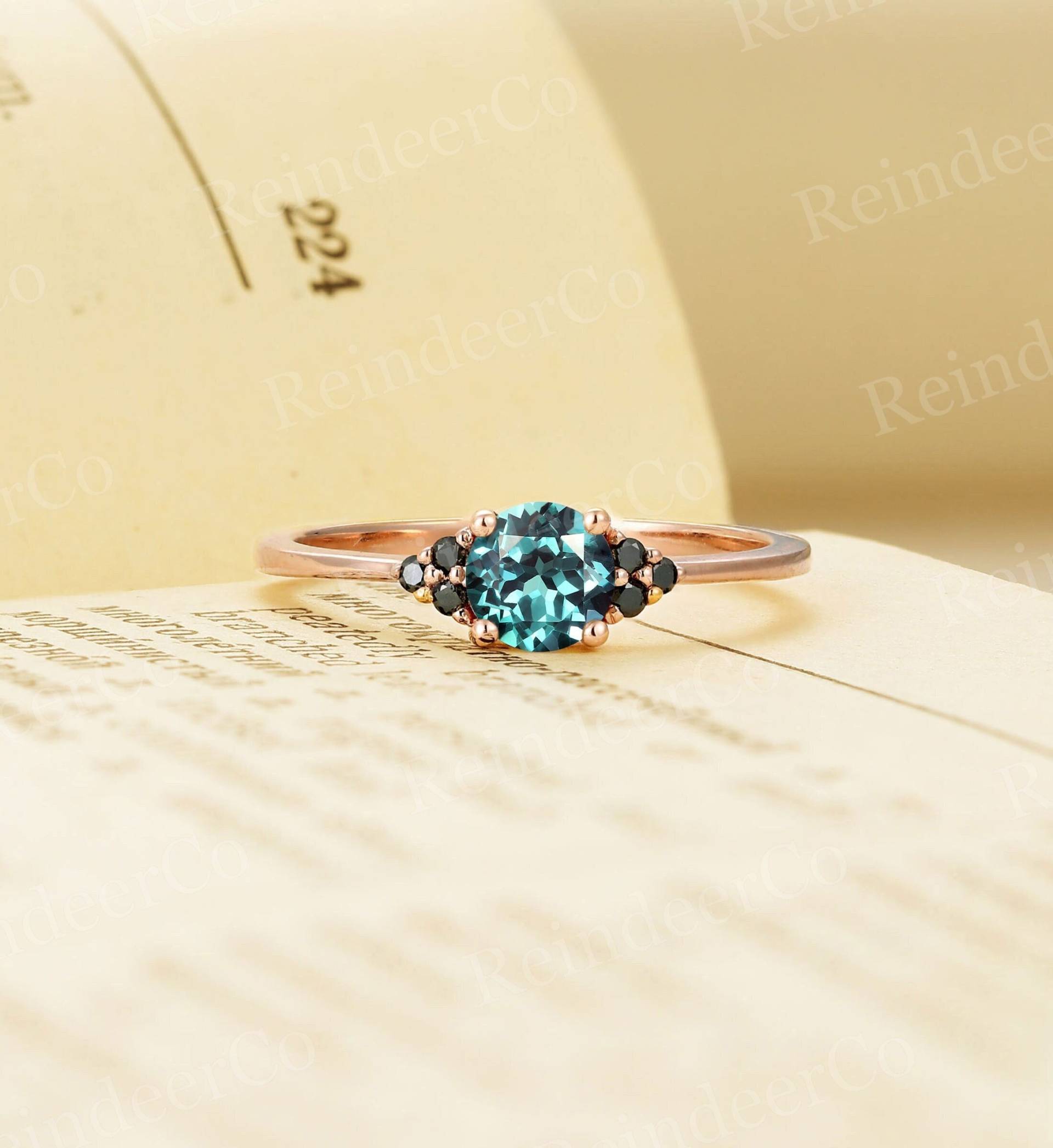 Vintage Rundschliff Lab Alexandrit Verlobungsring|Schwarzer Diamant Zacken Set Rosegold Brautring|Antike Jahrestag Ring|Einzigartiger Versprechen von ReindeerHub