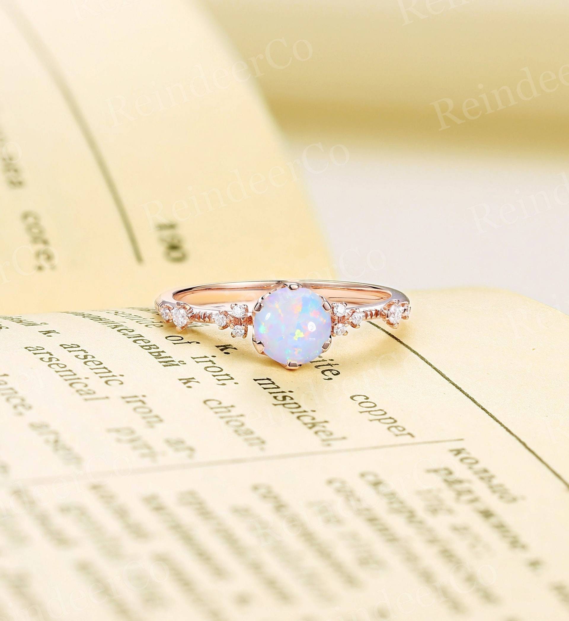 Vintage Rundschliff Lab Opal Verlobungsring|Verlobungsring Art Deco Roségold Jubiläumsring|Antiker Texturierter Ring|Hochzeitsring von ReindeerHub