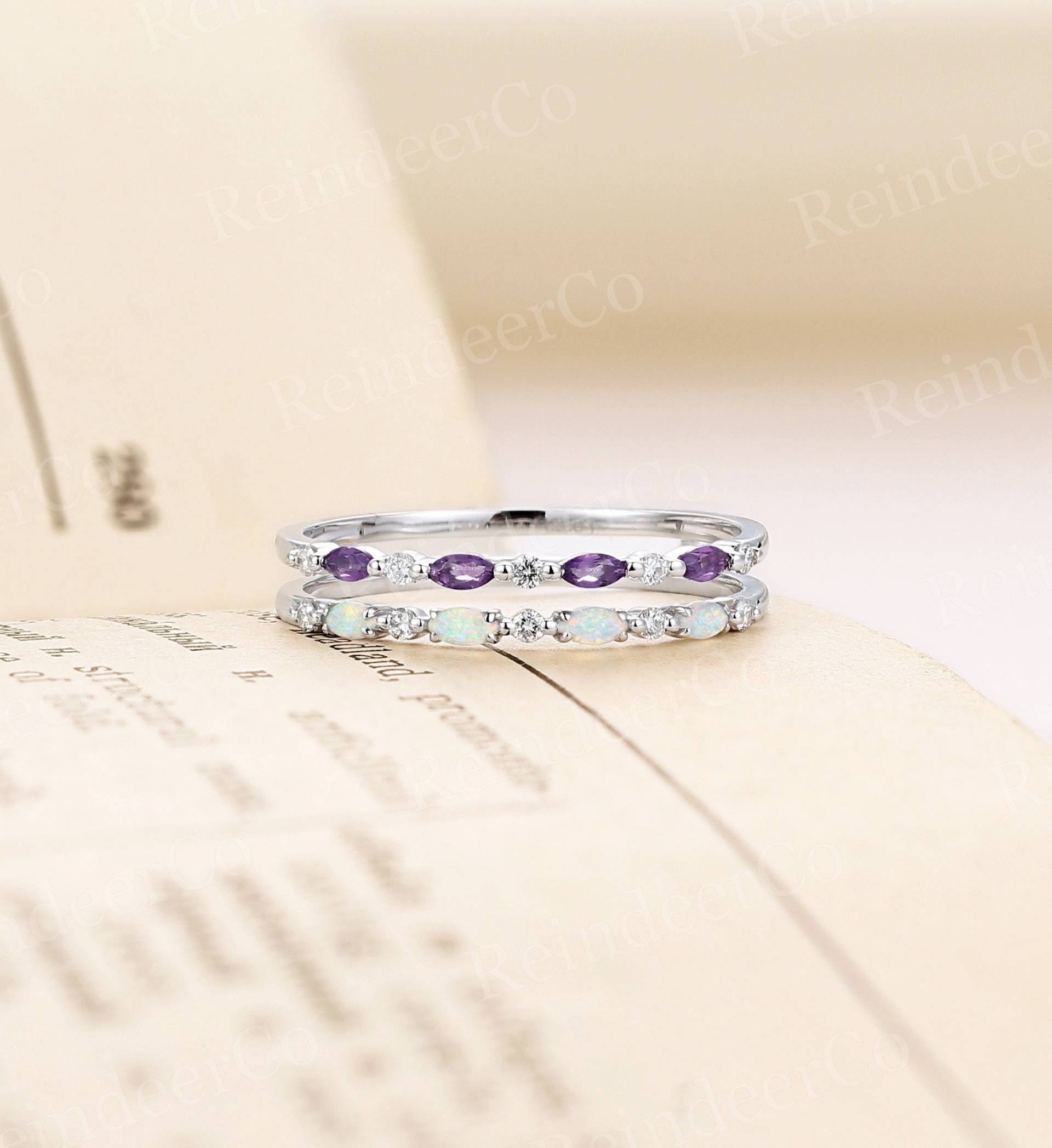 Weißer Opal Amethyst Band Weißgold Ehering Vintage Moissanite Diamant Versprechensring Art-Deco-Ring Jahrestagsring von ReindeerHub