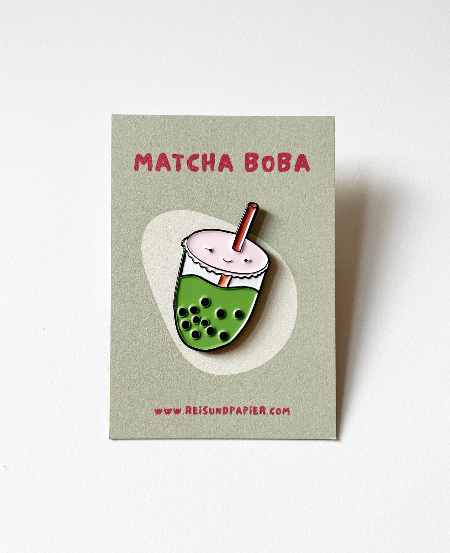 Food Enamel Pin Matcha Bubble Tea Boba Kawaii Cute Taiwanese | Soft Emaille Anstecknadel Food Enamel Pin Matcha Bubble Tea Boba Kawaii Cute Taiwanese | Soft Emaille Anstecknadel von ReisundpapierShop
